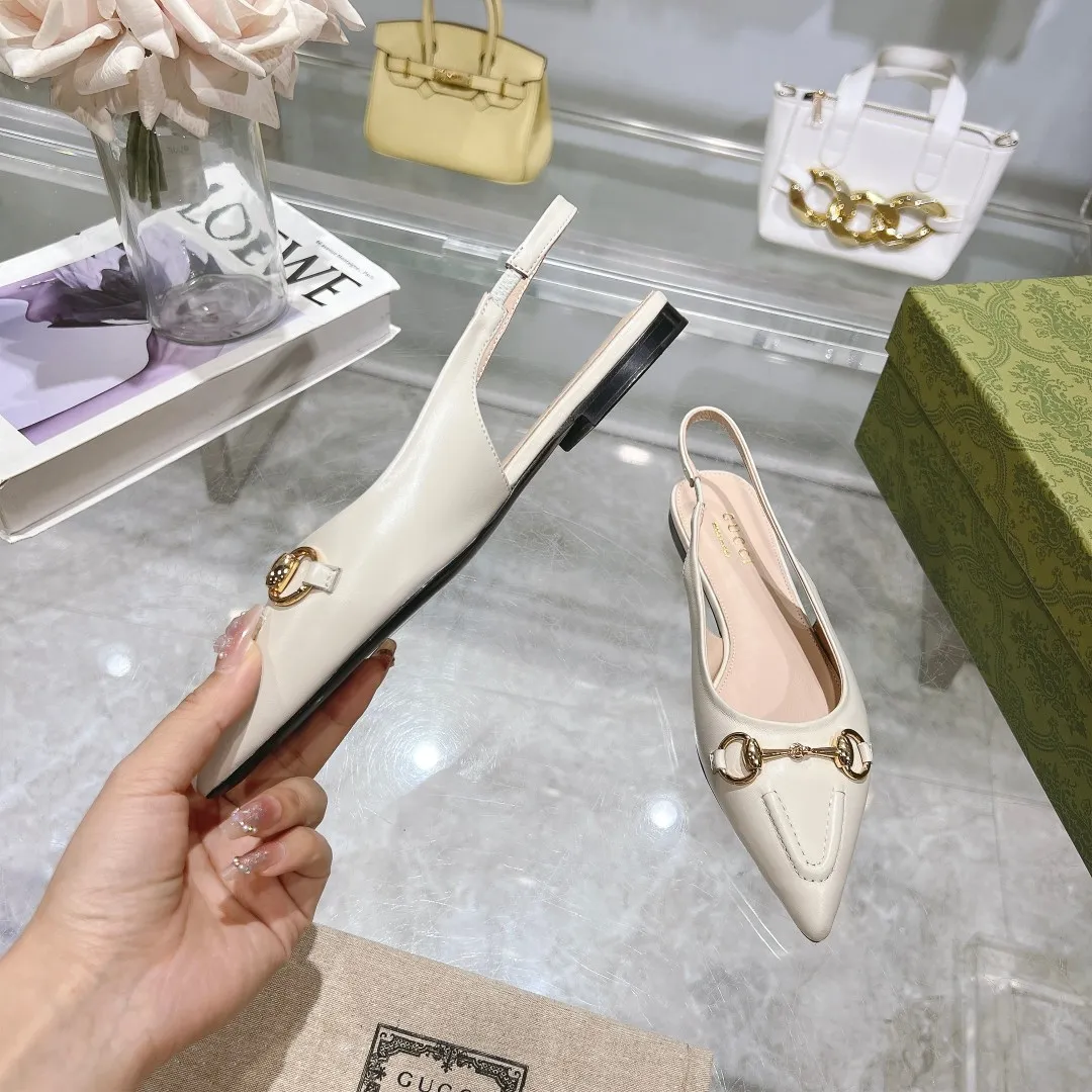 👟👟Ex-factory price 440👟👟 (genuine leather sole +40) Gucci Original GG canvas adds dazzling essence to these slingback pumps. Brown leather piping and light gold-toned hardware are complemented by beige and brown graphics. The pointed toe, elasticated straps and low heel all work together to create a comfortable fit. Upper: Made of first-layer imported patent cowhide/sheepskin lining. Outsole: Rubber non-slip outsole/genuine leather outsole. Size: 35-42 (34/41 42 customized, non-refundable)​
